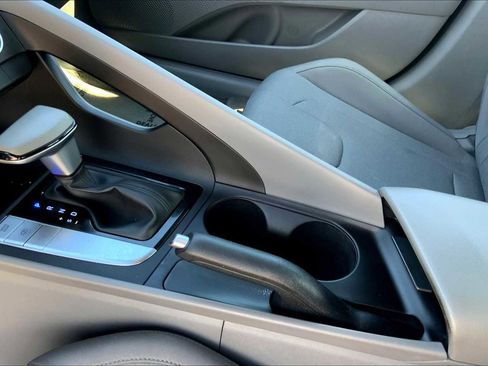 Used 2024 Hyundai Elantra SE image 14