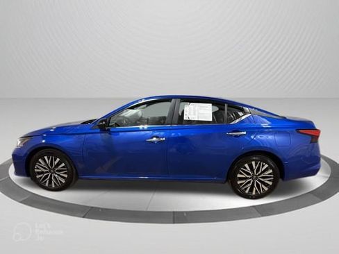 Used 2025 Nissan Altima 2.5 SV FWD image 4
