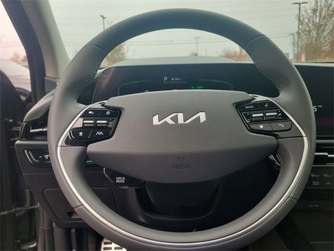 New 2025 Kia Niro EX Touring image 23