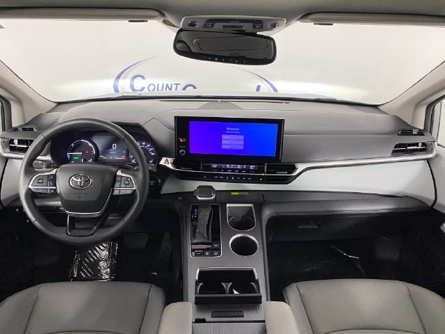 Used 2025 Toyota Sienna XLE FWD image 15