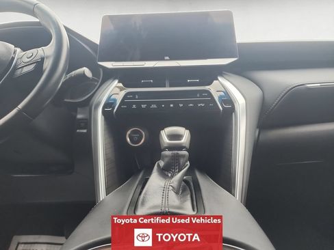 Used 2023 Toyota Venza XLE AWD/4WD image 13
