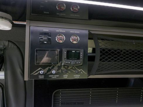 Used 2025 Mercedes-Benz Sprinter 2500 image 46