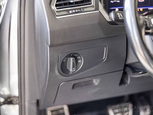 Used 2019 Volkswagen Tiguan SEL Premium image 22