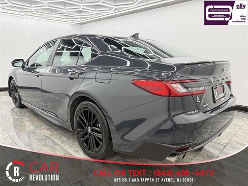 Used 2025 Toyota Camry SE FWD image 4