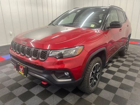 Used 2025 Jeep Compass Trailhawk AWD/4WD image 8