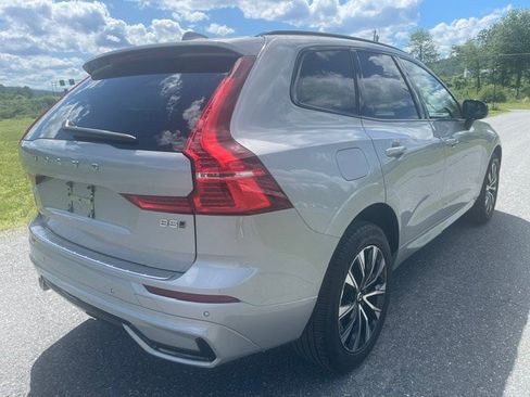 Used 2024 Volvo XC60 B5 Core AWD/4WD image 3