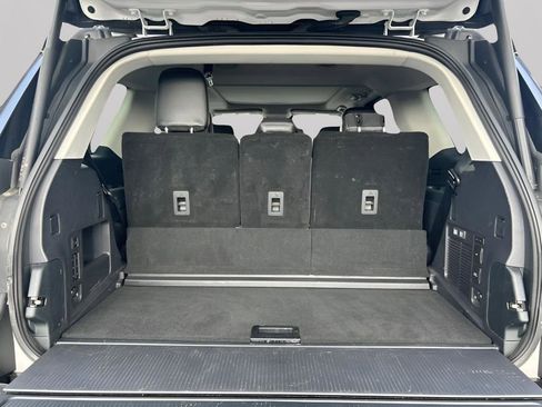 Certified 2025 Ford Expedition Platinum image 30