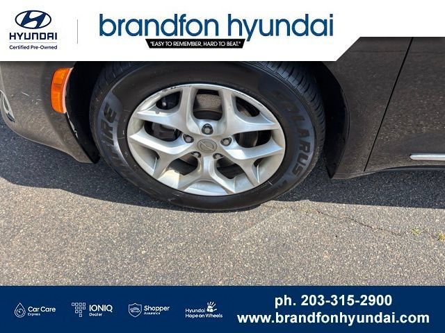 Used 2020 Chrysler Pacifica Touring-L FWD image 30
