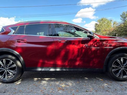 Used 2018 INFINITI QX30 AWD image 3