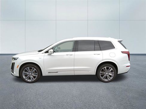 Used 2024 Cadillac XT6 Premium Luxury w/ Technology Package AWD/4WD image 2