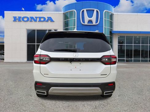 Used 2025 Honda Pilot Touring image 17