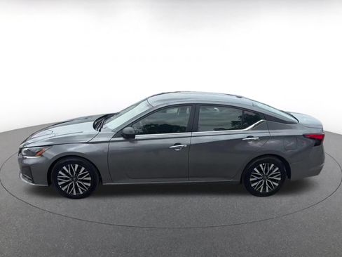 Used 2025 Nissan Altima 2.5 SV FWD image 7