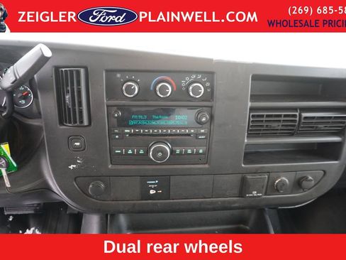 Used 2016 Chevrolet Express 4500 Base image 8