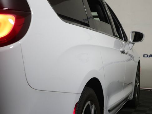 Used 2024 Chrysler Pacifica Pinnacle w/ Trailer Tow Group image 5