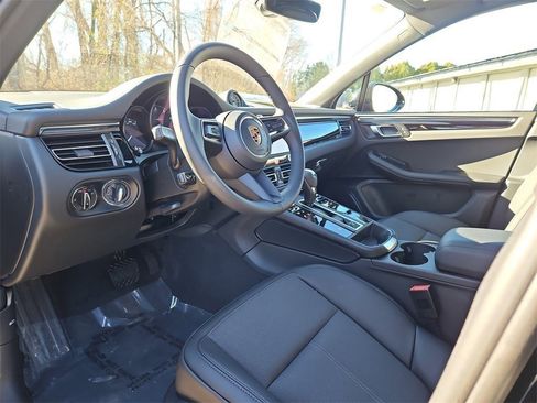 New 2026 Porsche Macan image 4