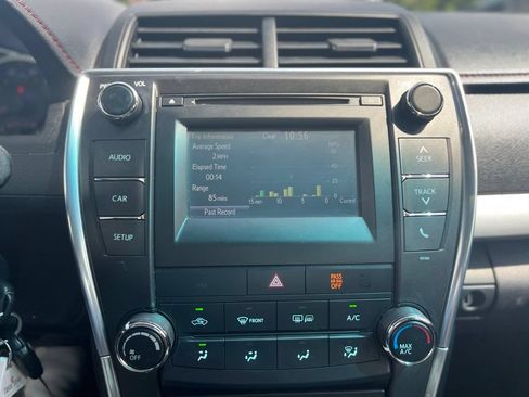 Used 2015 Toyota Camry SE FWD image 13