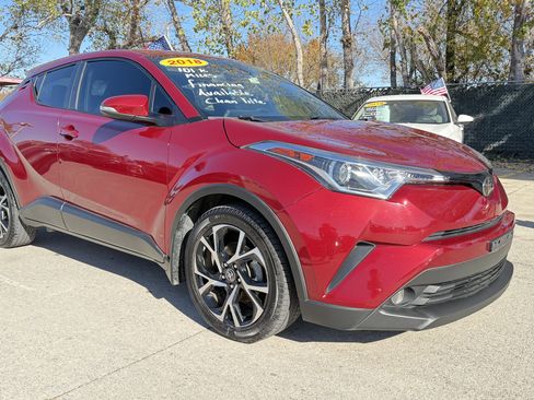 Used 2018 Toyota C-HR image 2