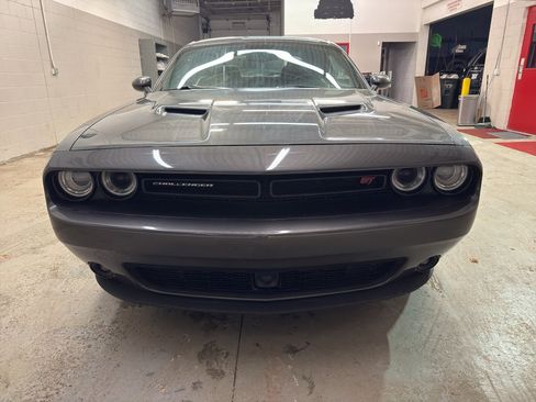 Used 2017 Dodge Challenger GT w/ Technology Group image 2