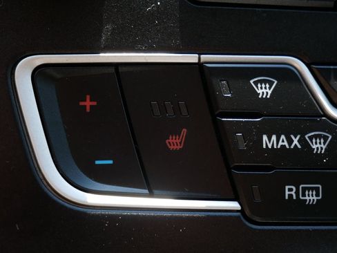 Used 2016 Ford Fusion SE w/ Equipment Group 202A FWD image 25