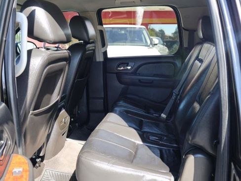 Used 2014 Chevrolet Suburban LT image 21