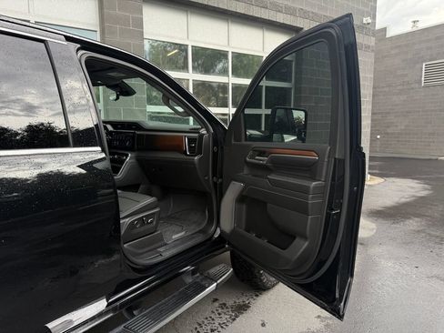 Used 2024 GMC Sierra 3500 Denali w/ Denali Reserve Package AWD/4WD image 47