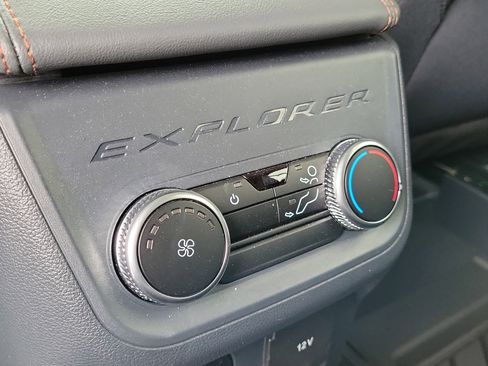 Used 2025 Ford Explorer Active image 14
