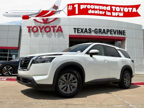 Used 2025 Nissan Pathfinder SV FWD image 1
