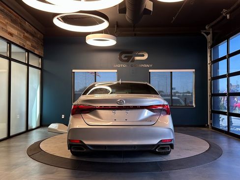 Used 2019 Toyota Avalon XLE w/ Moonroof Package image 4