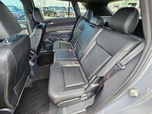 Used 2022 Volkswagen Atlas Cross Sport SE FWD image 28