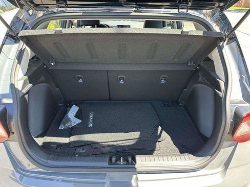 Used 2022 Hyundai Venue Limited FWD image 12