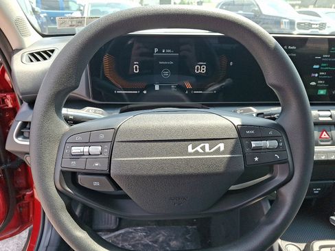 New 2025 Kia K4 LXS image 17