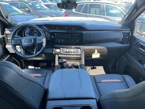 Used 2024 GMC Sierra 1500 AT4 w/ Technology Package AWD/4WD image 12
