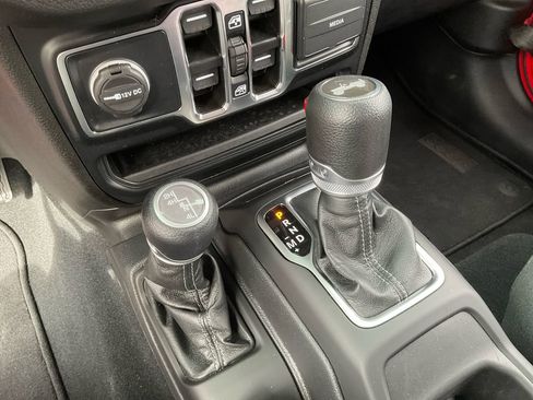 Used 2024 Jeep Wrangler Sport S image 32