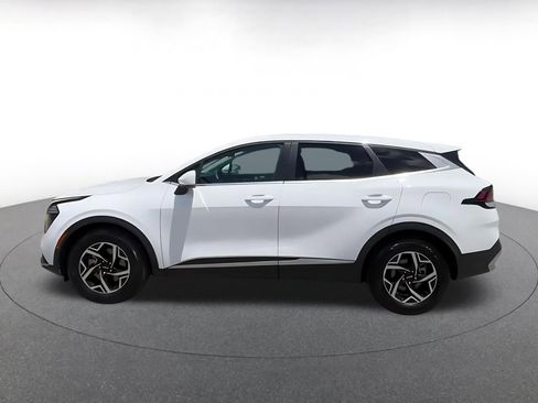 Used 2025 Kia Sportage LX FWD image 9