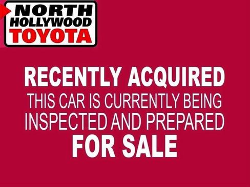 Used 2022 Toyota RAV4 XLE w/ Convenience Package FWD image 2