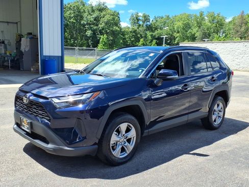 Used 2025 Toyota RAV4 XLE AWD/4WD image 3