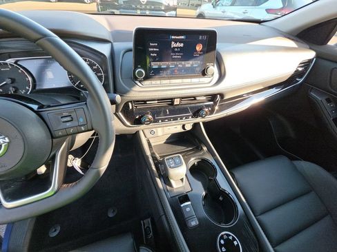 Used 2023 Nissan Rogue SL AWD/4WD image 6