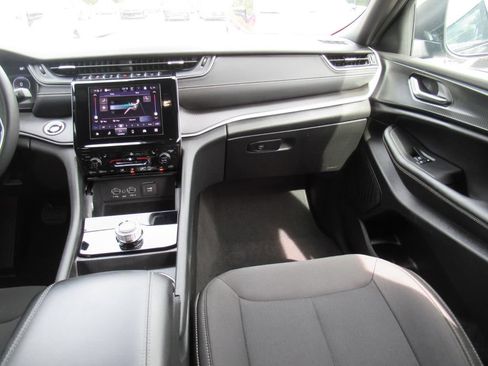 Certified 2025 Jeep Grand Cherokee L Laredo w/ Luxury Tech Group I RWD image 14