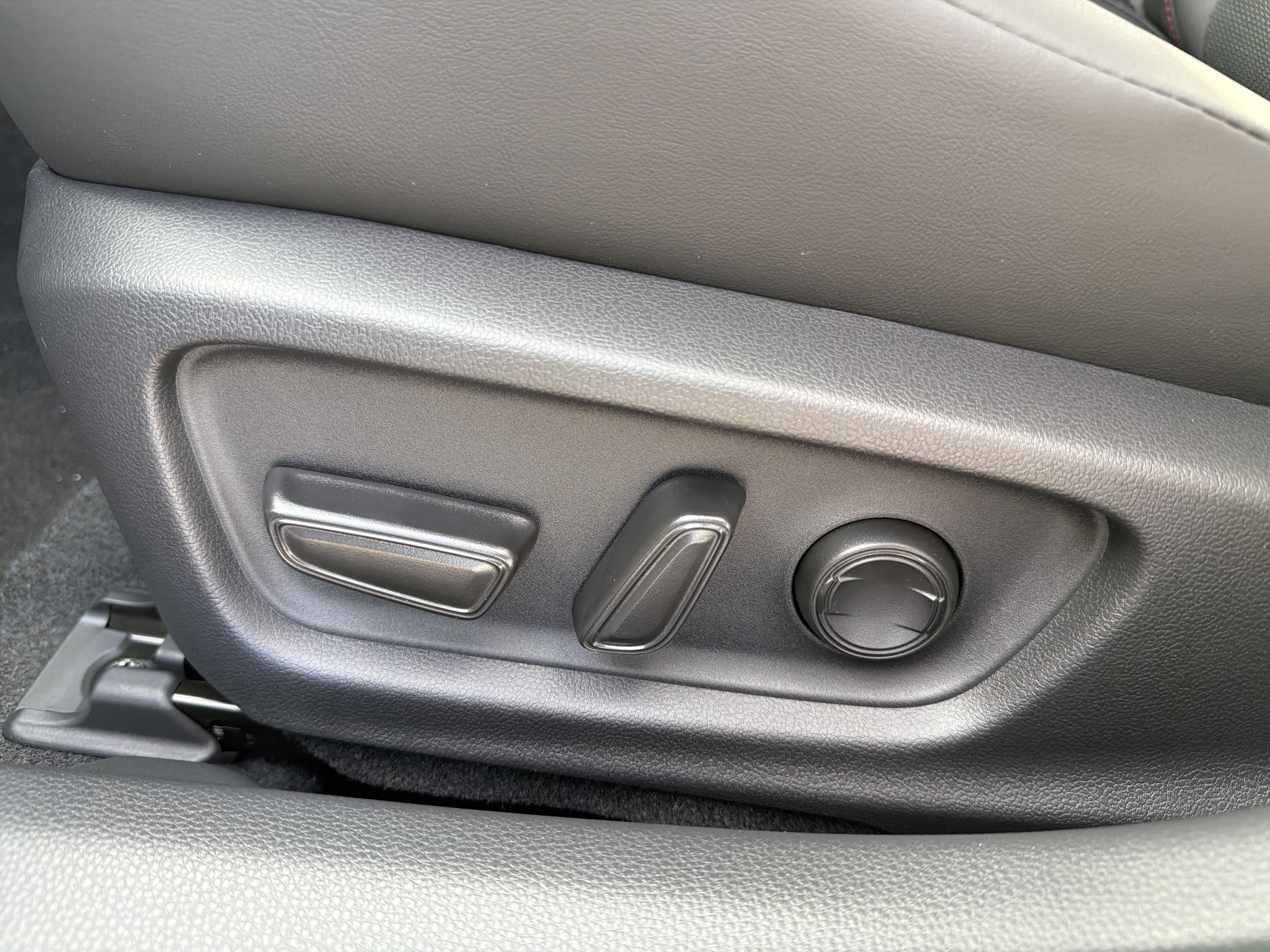 New 2027 Toyota Prius Plug-In Hybrid FWD image 18