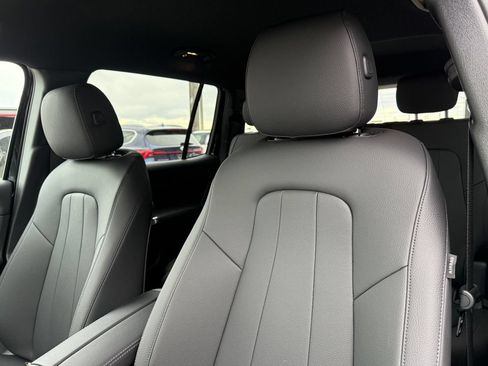 Used 2025 Mercedes-Benz GLB 250 4MATIC image 10