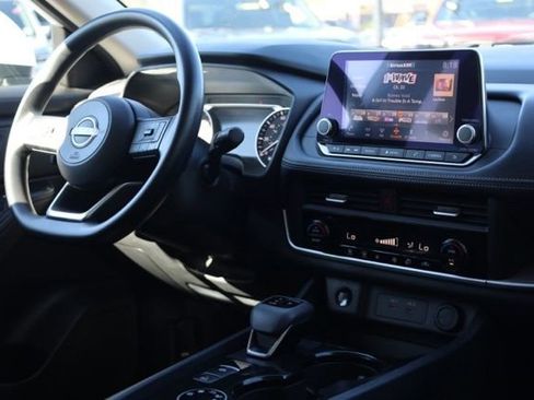 Used 2024 Nissan Rogue SV image 32