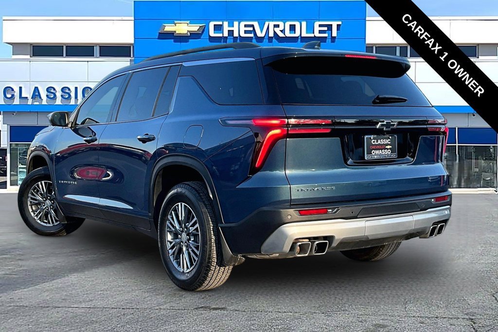 Used 2026 Chevrolet Traverse LT w/ Driver Confidence Package FWD image 3