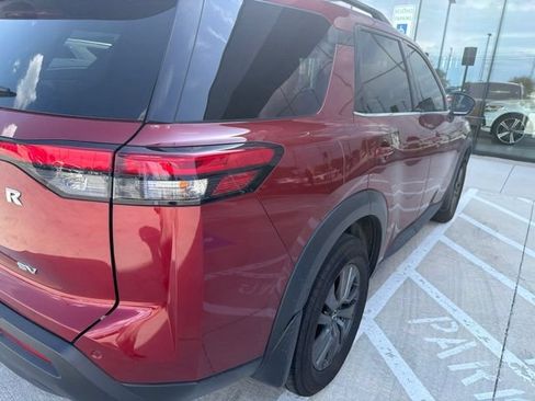 Used 2022 Nissan Pathfinder SV FWD image 4