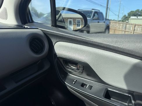 Used 2015 Toyota Yaris L FWD image 19