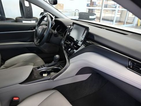 Used 2023 Toyota Camry SE w/ Cold Weather Package FWD image 14