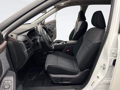 Used 2023 Nissan Rogue SV image 11