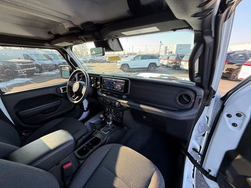 Used 2024 Jeep Wrangler Unlimited Rubicon w/ Technology Group image 15