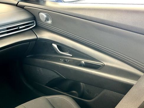 Used 2025 Hyundai Elantra SEL FWD image 28