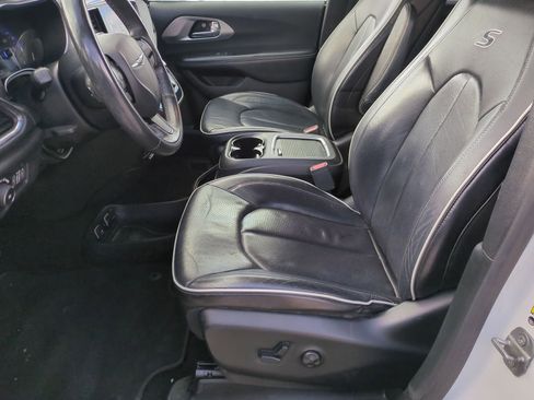 Used 2019 Chrysler Pacifica Limited w/ S Appearance Package image 20