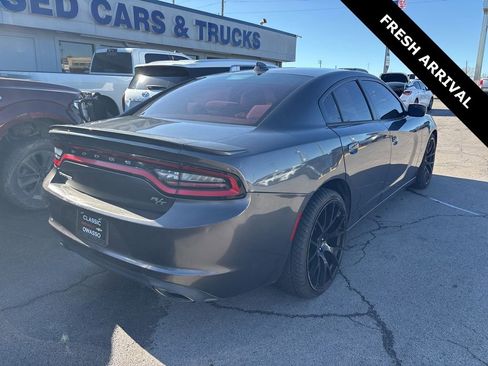 Used 2017 Dodge Charger R/T image 2